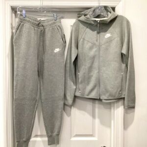 Nike tech Hoodie and Pants